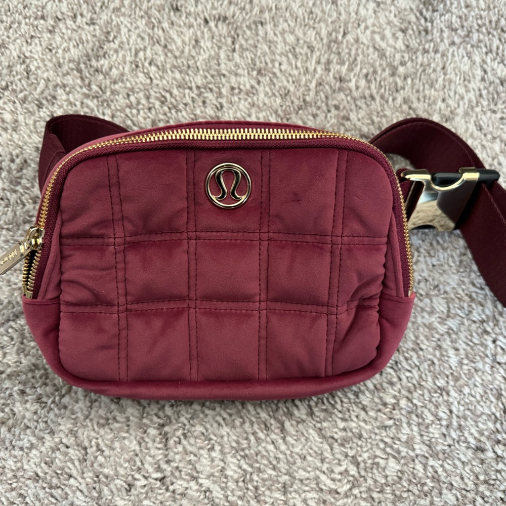 Lulu velvet belt bag 1L